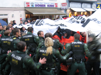 Antifablock will Polizeikette durchbrechen