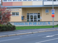 Gesprühte Demoankündigung Ecke Kreuzbergring, Waldweg, Göttingen, Oktober 2007