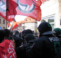 Gerangel mit der Polizei am Anfang der Roten Strasse