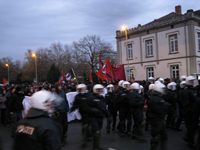 Polizei trennt Demo von Conny-Mahnmal