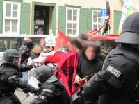 Bullen knüppeln in antifaschistische Demo vor Roter Straße, Göttingen 22. Mai 2011