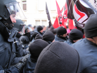 Polizei greift die Demo bei der Staatsanwaltschaft an