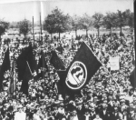Demonatration 1932 mit Fahne der Antifaschistischen Aktion