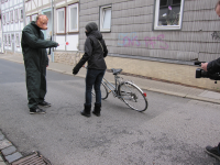 Bullenschwein macht Fahrradkontrolle...