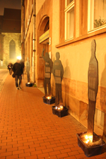 Silhouetten, vor der heutigen Stadtbibliotek, 15.11.2013