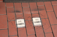 Stolpersteine vor der Gotmarstraße 9 für die jüdische Familie Jacob und Käthe Meininger