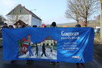 GöttingerInnen aus den Bussen kommen an