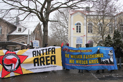 Göttingen, 17.1.2016: Crowd vor der Burschenschaft Hannovera