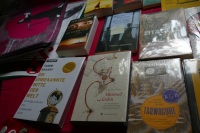 Thematischer Büchertisch vom Roten Buchladen Thematischer Büchertisch vom Roten Buchladen