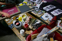 Siebdruck bei der muslimischen Punkrock-Nacht Siebdruck bei der muslimischen Punkrock-Nacht