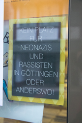Kein Platz für Nazis Flyer im Schaufenster