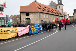 Über 1000 DemonstrantInnen ziehen durch die Groner-Tor-Straße