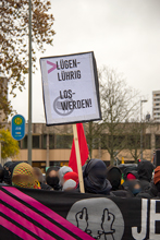 Lügen Lürig Schilder in der Demo