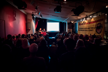 Richtig volle VEranstaltung im Saal vom Apex