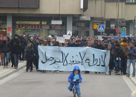 02.03. | 14 Uhr | Kundge­bung Geflüchteter aus Woller­shausen vor dem Göt­tinger Land­kreis!