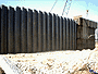 il muro in costruzione a difesa delle nuove postazioni di avvistamento israeliane #2