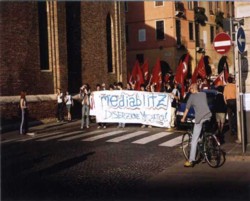 e infine uno striscione di mediablitz...