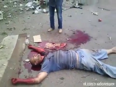 Видео. В Луганске убит местный житель осколками снаряда.