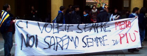 foto irruzione al consiglio di facoltà 19-04-05